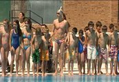 Dos lesionares medulares conciencian a los niños sobre como tirarse a las piscinas