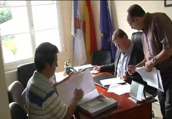 Alcalde y concejales renuncian a parte de su sueldo para crear un empleo