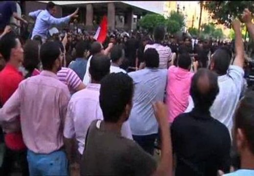 Momentos de tensión ante el Parlamento egipcio en El Cairo