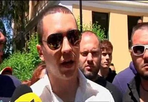 El portavoz de Amanecer Dorado denuncia a las mujeres a las que agredió en televisión