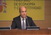 El ministro de Economía explica el plan de rescate al sector financiero