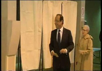 Hollande y Sarkozy votan en la primera ronda de las legislativas