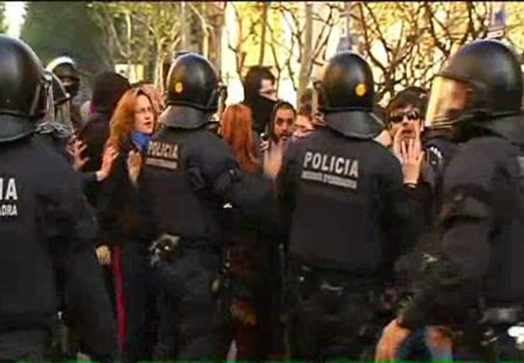 Los Mossos  desalojan un centro okupa vinculado al 15M
