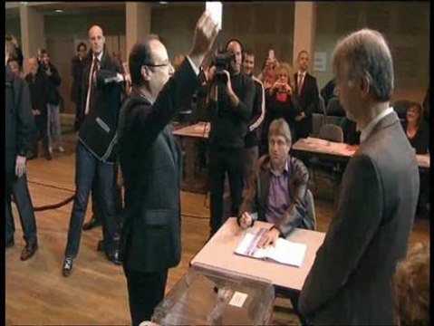 Sarkozy y Hollande votan en la segunda vuelta