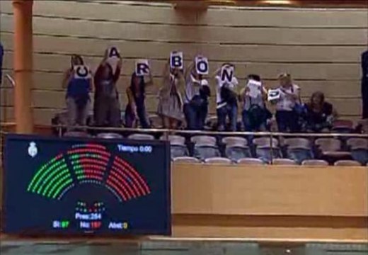 Protesta de las mujeres de los mineros en el Senado