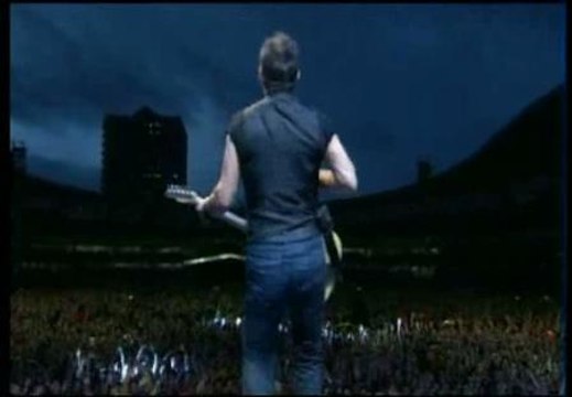 El 'Boss' resiste el temporal y lo da todo ante miles de fans en San Sebastián