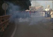 Los mineros en huelga cortan el acceso al puerto de Gijón