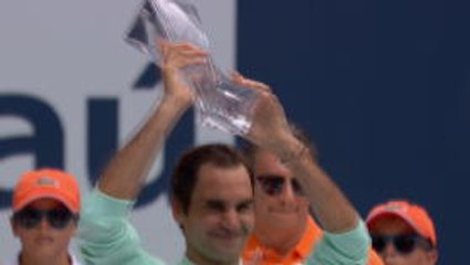 Federer beats Isner to lift Miami Open Trophy