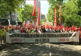 Miles de mineros se manifiestan en el ministerio de Industria