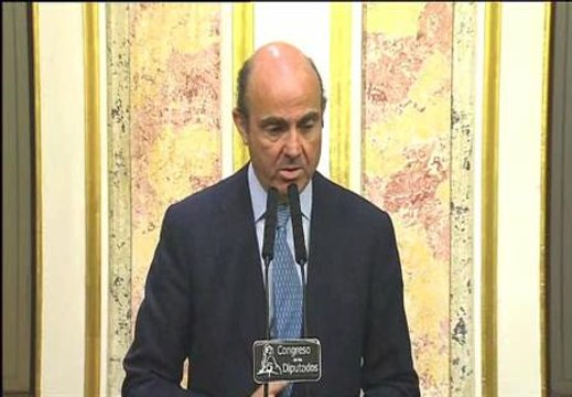 Guindos: La prima de riesgo se relajará cuando se despejen las dudas sobre Grecia