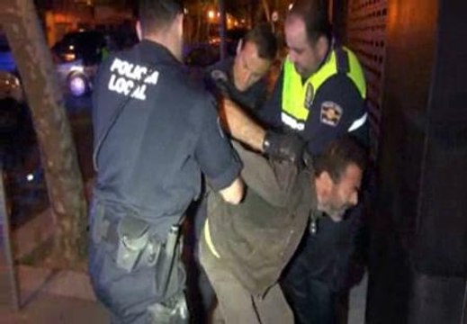 Un conductor ebrio se enfrenta a los agentes tras provocar un grave accidente