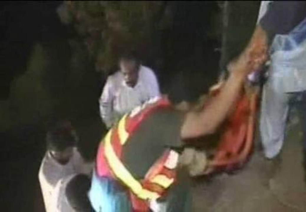 Al menos 23 muertos y 70 heridos al caerse un autobús por un barranco en Pakistán