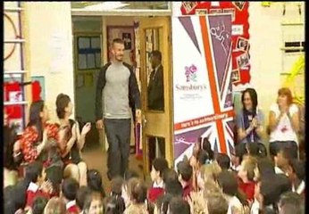 Vista sorpresa de Beckham a un colegio londinense