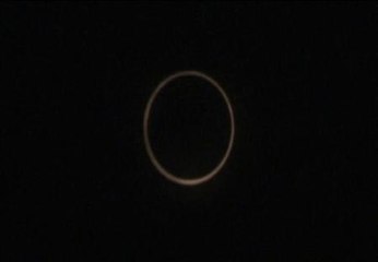 Cientos de personas presencian en Tokio un eclipse anular solar