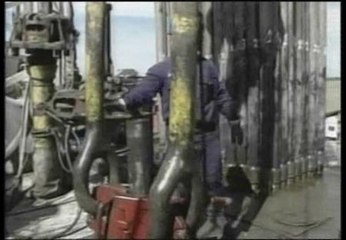 El petróleo baja de los 102 dólares el barril en mayo