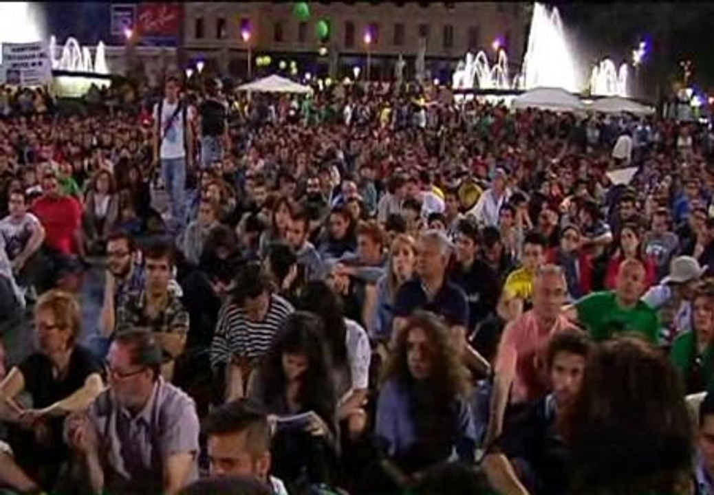 Continúa la acampada pacífica de los indignados de Barcelona