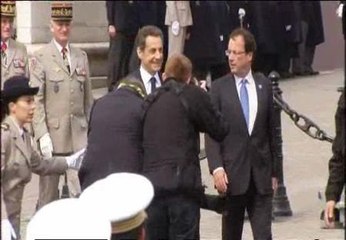 Sarkozy y Hollande celebran juntos el 'Día de la Victoria'