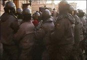 VIOLENTOS ENFRENTAMIENTOS ENTRE LA POLICÍA Y MANIFESTANTES CONTRA EL FRAUDE ELECTORAL