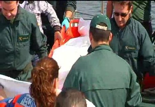 Dos marineros fallecen al volcar su embarcación en Galicia