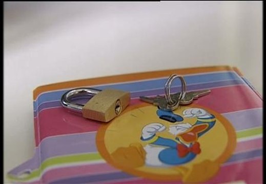 Dos policias nacionales salvan a un niño de morir asfixiado