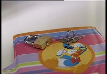 Dos policias nacionales salvan a un niño de morir asfixiado