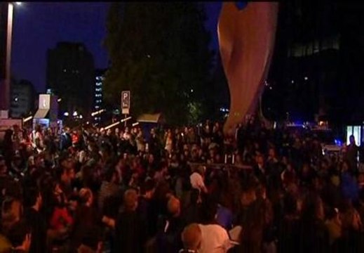 Los Indignados trasladan su acampada de Plaza Cataluña a la sede de Caixabank