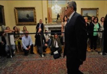 Plante de los periodistas griegos ante Mijaloliakos