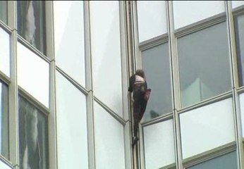 El Spiderman francés escala un nuevo edificio