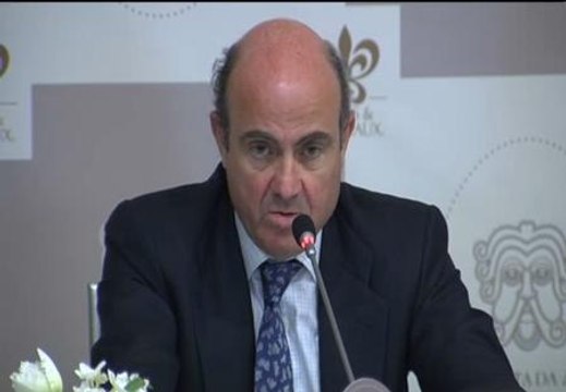 De Guindos anuncia inminentes fusiones en el sector bancario