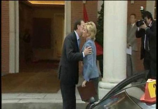 Esperanza Aguirre dice a Rajoy que si España lo necesita, las grandes competencias deberán volver al Estado