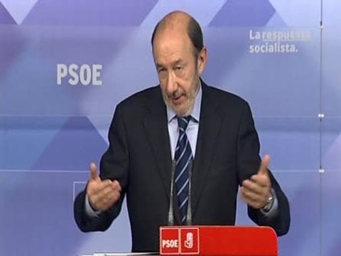 Rubalcaba tacha a de Guindos de mentiroso