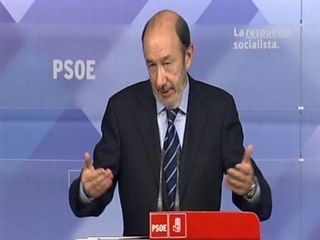 Rubalcaba tacha a de Guindos de mentiroso