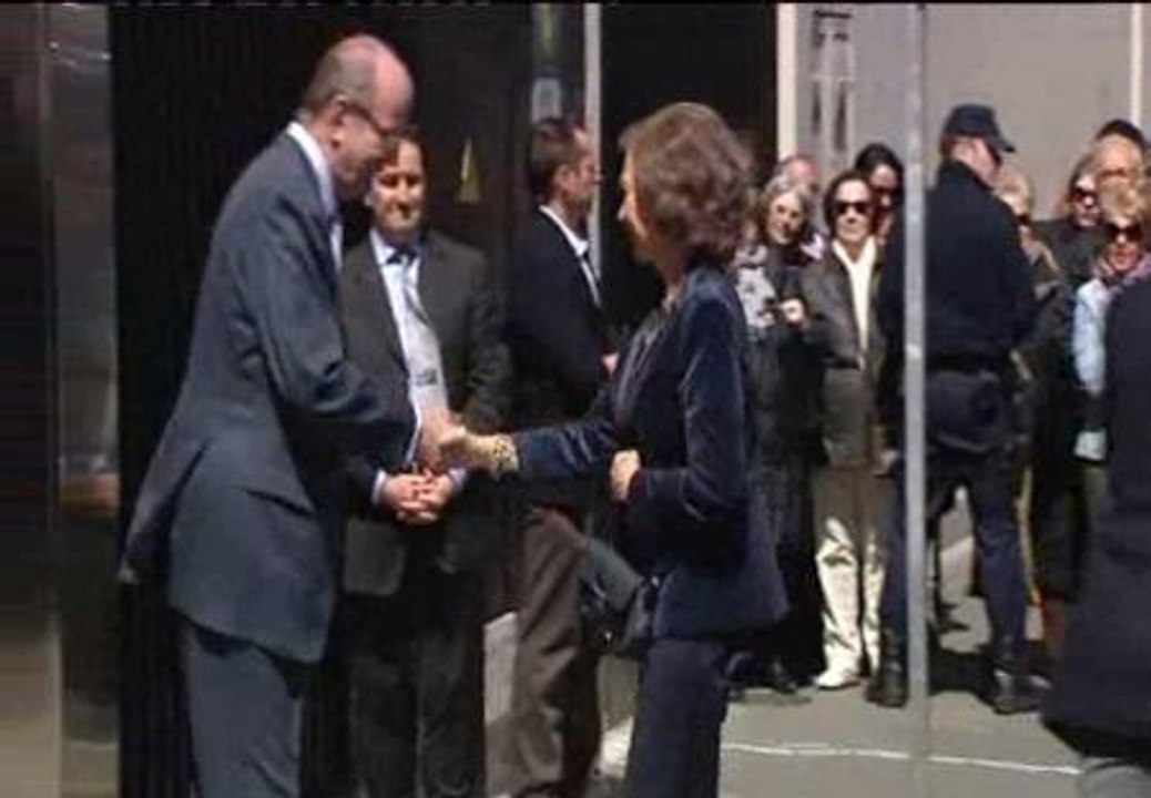 La reina Doña Sofía afirma que el Rey "está muy bien"