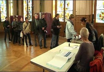 Los franceses deciden hoy el futuro de Sarkozy