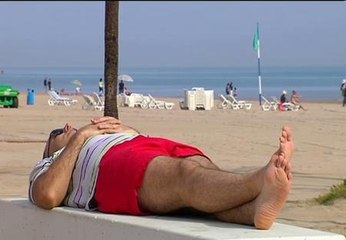 Las playas reciben a los primeros bañistas de la temporada
