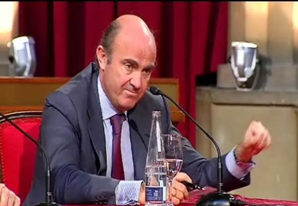 De Guindos: "Como vengan otros a hacer los presupuestos va a ver usted lo que es un ajuste de cuentas"