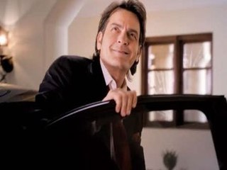 Charlie Sheen resucita como marca