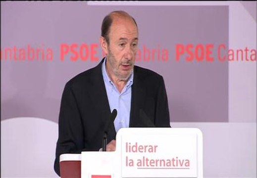 Rubalcaba pide a Rajoy que no convierta la mayoría absoluta en un desprecio absoluto