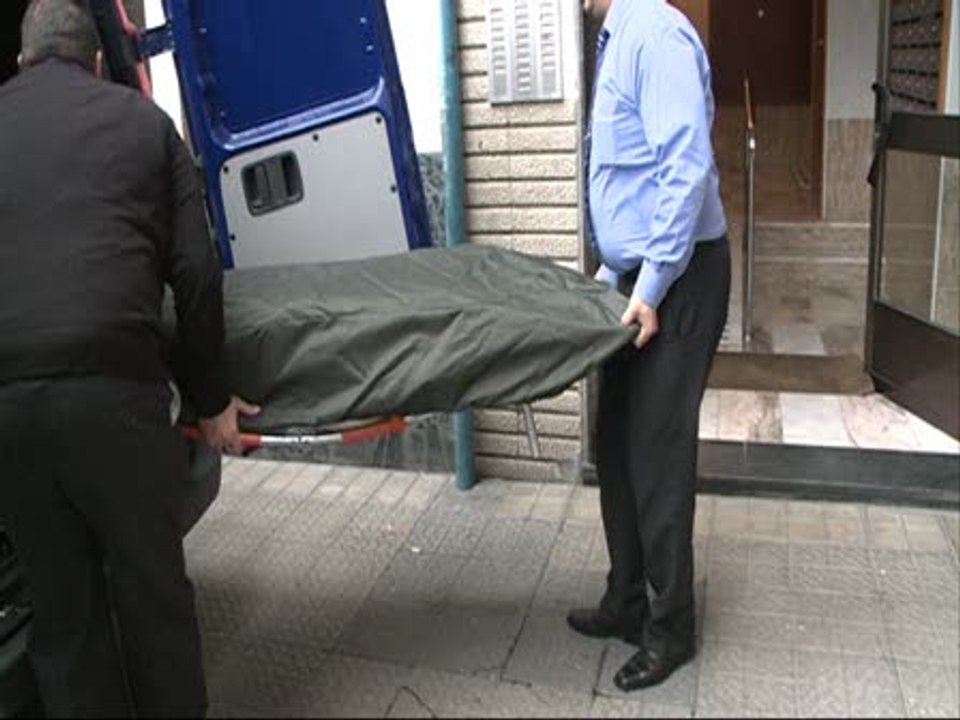 Aparece un cadáver de hombre con signos violentos