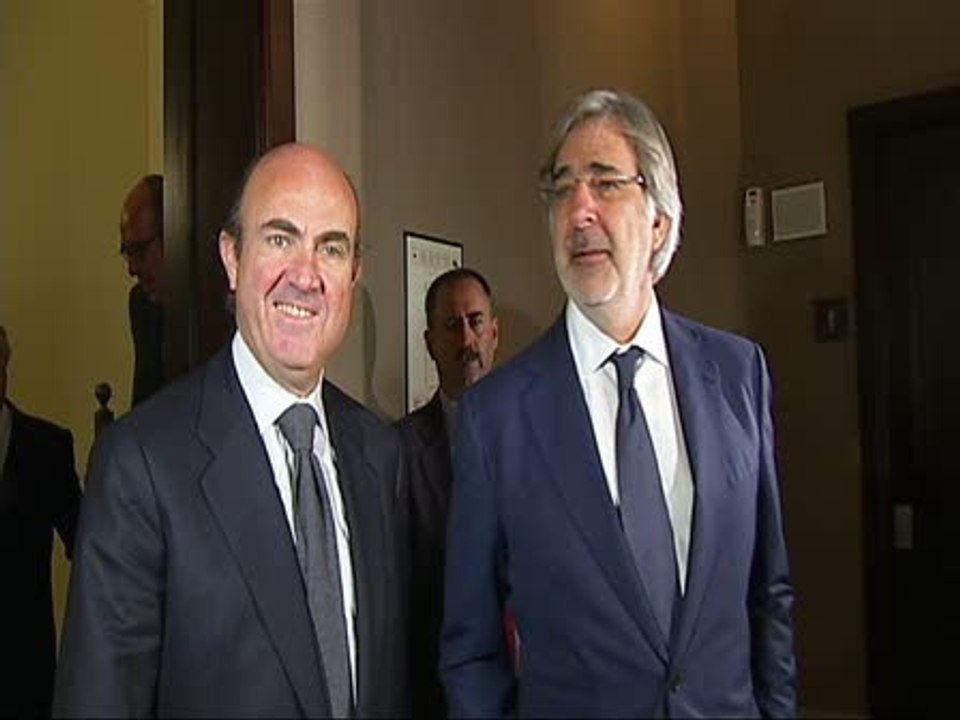 De Guindos asegura que subirán los impuestos