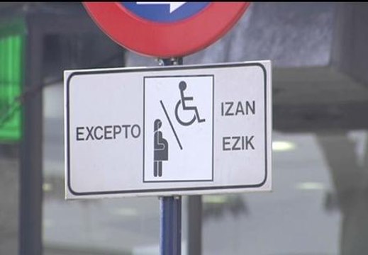 Las mujeres embarazadas de Vitoria podrán hacer uso de las plazas reservadas para personas discapacitadas