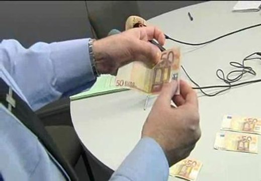 Estafaban a invidentes con billetes falsos