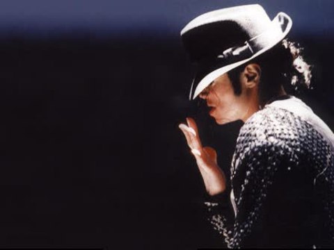 Paris se rinde ante Forever King of Pop