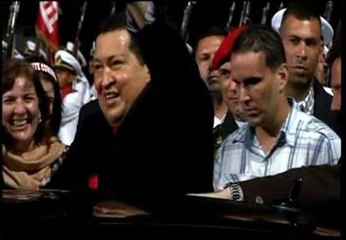 Chávez vuelve a Venezuela después de ser operado en Cuba