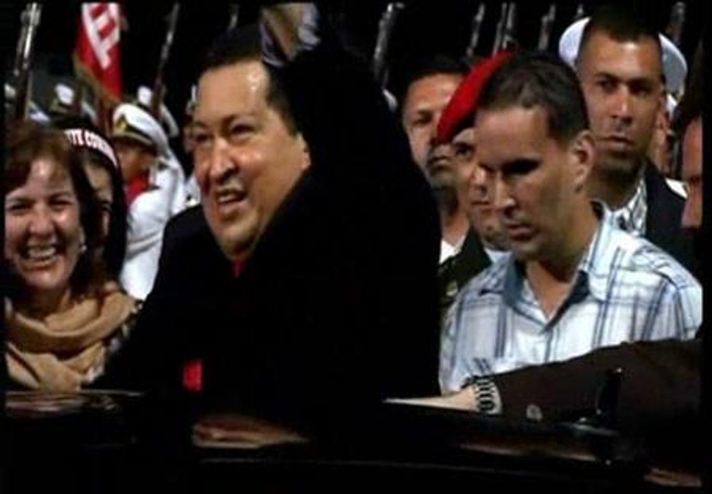 Chávez vuelve a Venezuela después de ser operado en Cuba