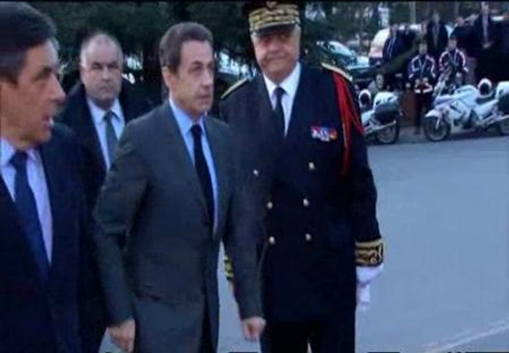 Sarkozy rinde homenaje a las víctimas de Toulouse en el aeropuerto de París