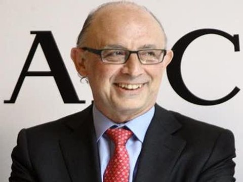 Montoro rechaza subir IVA, IRPF y Especiales