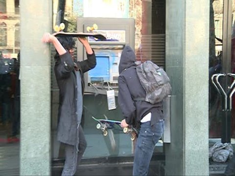 Provocan daños durante manifestación de estudiantes