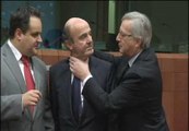 Peculiar recibimiento de Jean - Claude Juncke a Luis De Guindos en Bruselas