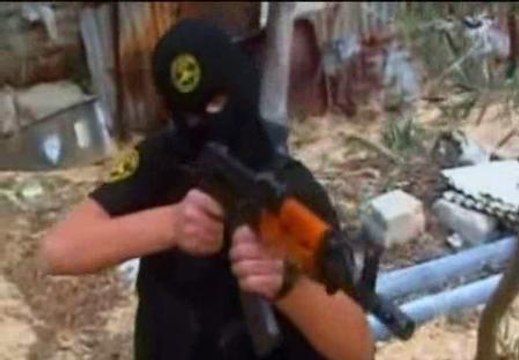 La policía alerta de que comprar productos falsificados puede financiar a terroristas